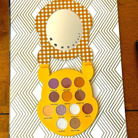 DISNEY WINNIE THE POOH EYESHADOW PALETTE - Picture 6 of 13